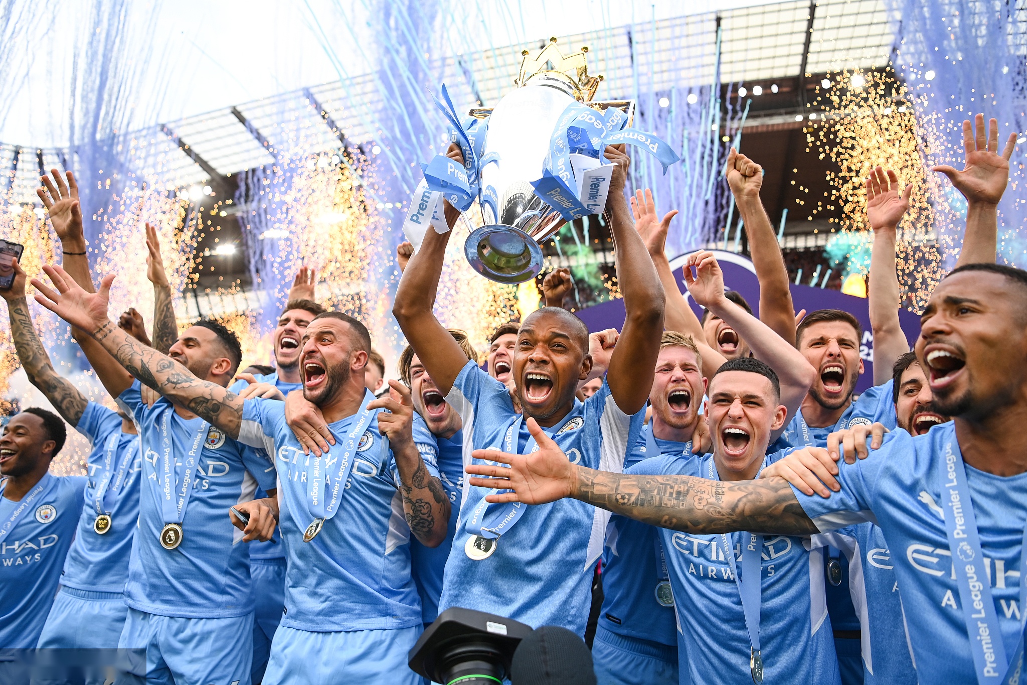 既往地强调 既往地强调