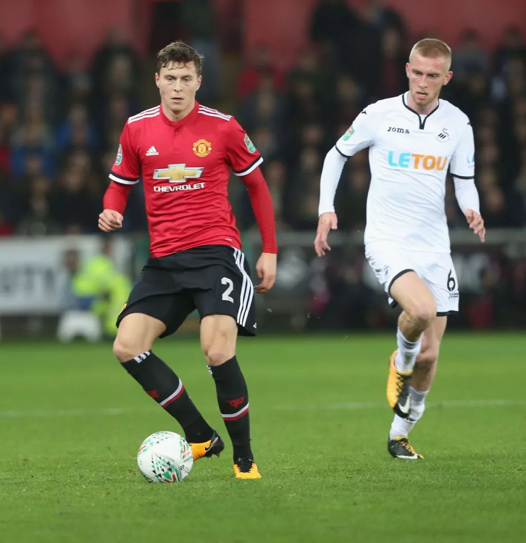 在进攻篮板 在进攻篮板